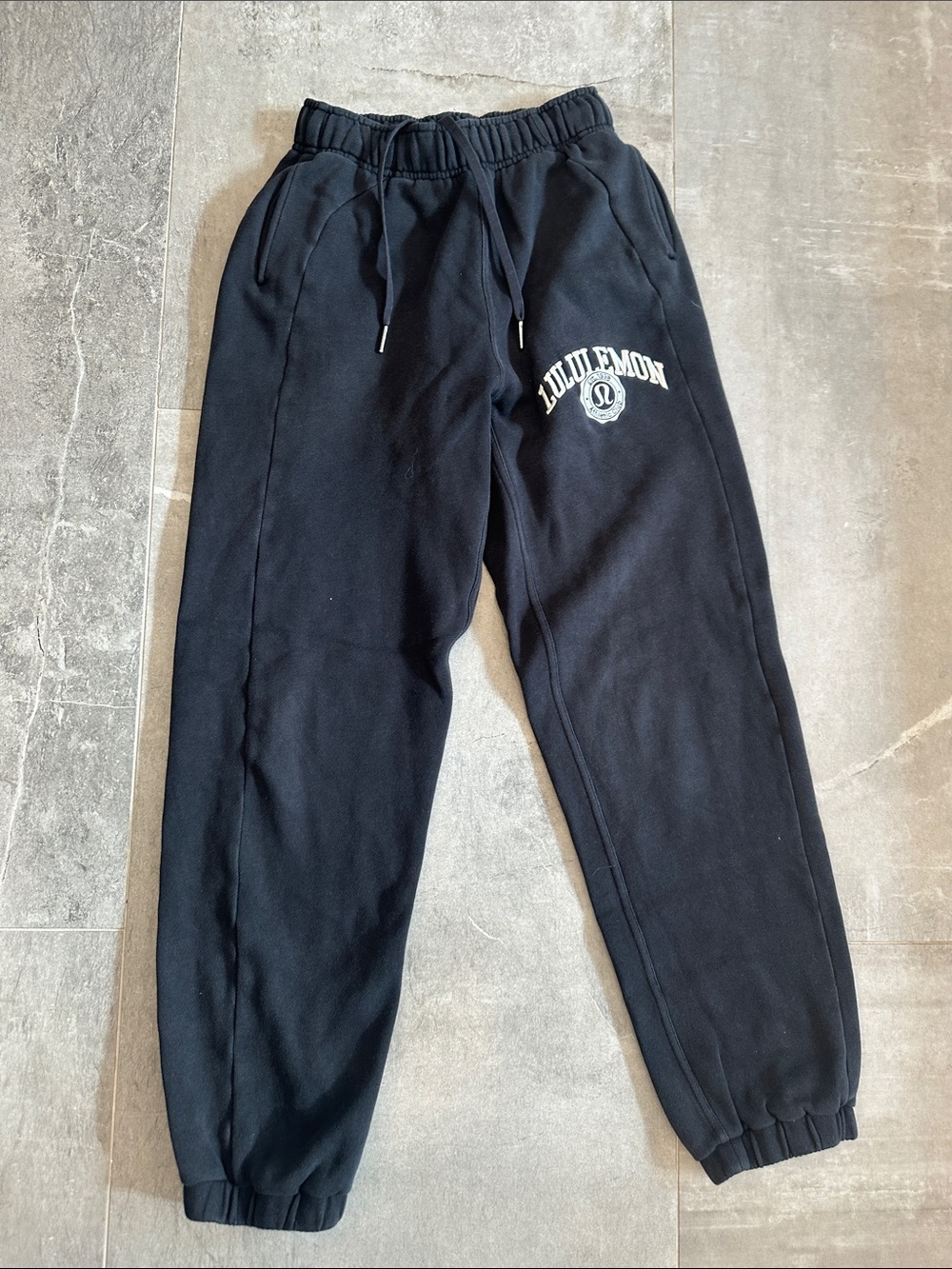 Lululemon Scuba Mid-Rise Oversized Jogger Graphic (size xxxs)